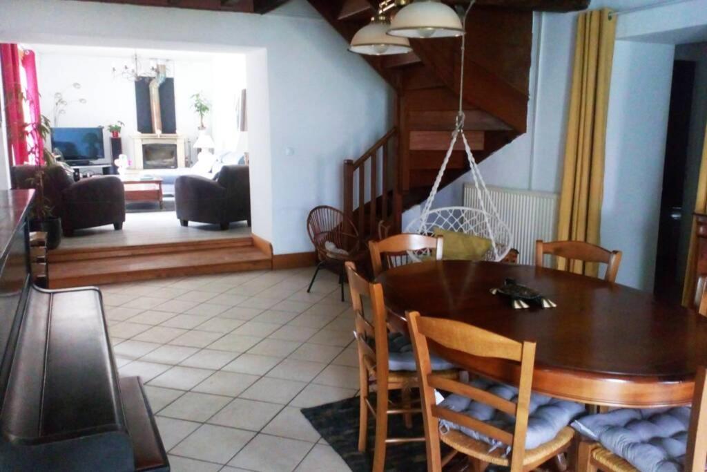 Maison Chaleureuse Et De Detente Avec Piscine Et Spa Chassemy Ngoại thất bức ảnh